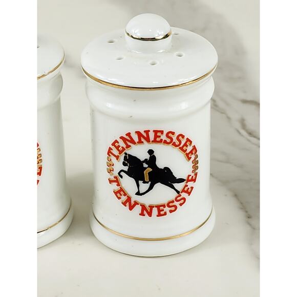 Salt & Pepper Shakers Tennessee Souvenir 80's Porcelain 2 3/4" Gold Trim Vintage - Picture 3 of 12